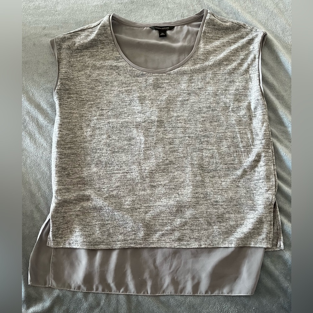 Women’s Banana Republic Grey Sleeveless Tee Shirt - XS